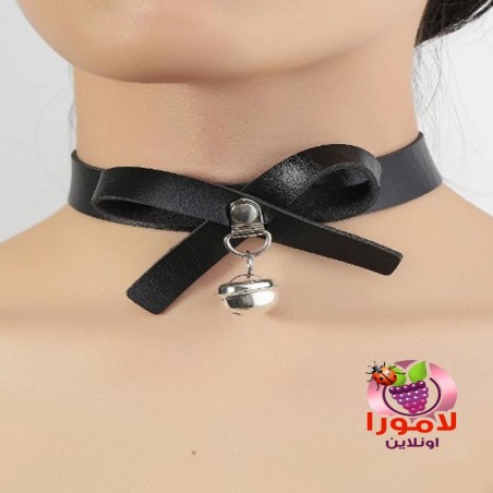 "جرس معدني على طوق جلد للرقبة"